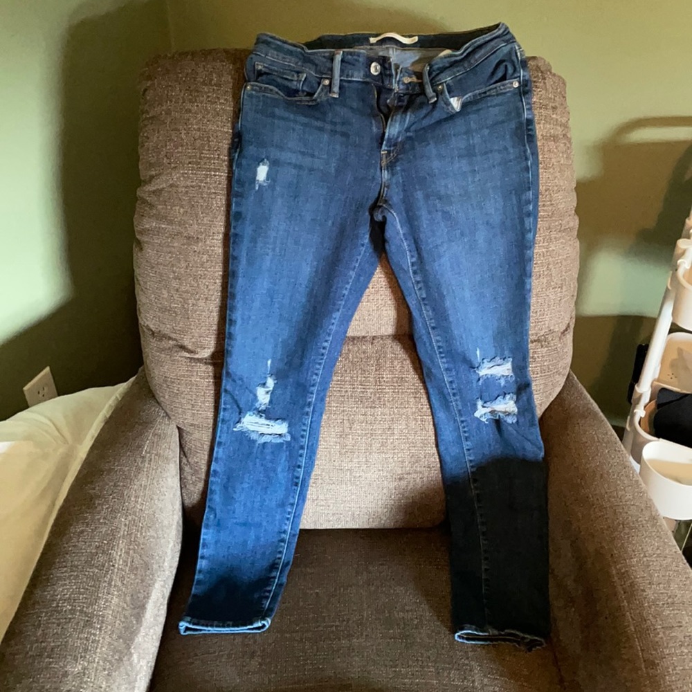 Barely worn distressed Levi 711 size 27
